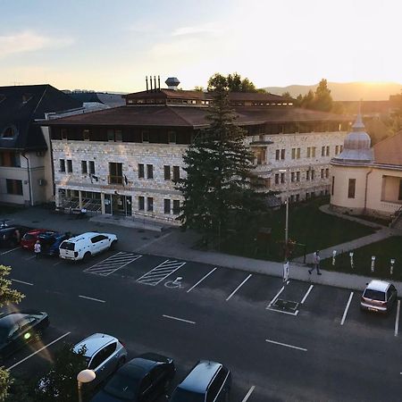 Centrum Apartman Шарошпатак Екстер'єр фото